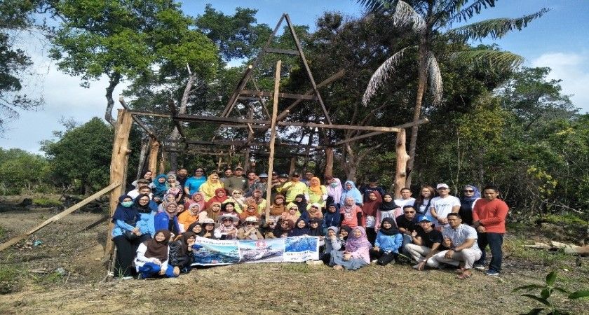 SENI Menaman Kebersamaan: Program Penanaman Pohon dan Gotong Royong di Kampung Tua Kelembak
